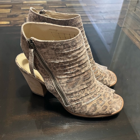 Paul Green Leopard Print Cayenne Peep Toe Sandals Size 7.5 - Picture 1 of 13